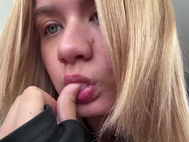 Kaderii1 live cam on BongaCams