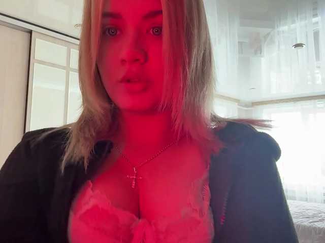 Kaderii1 live cam on BongaCams