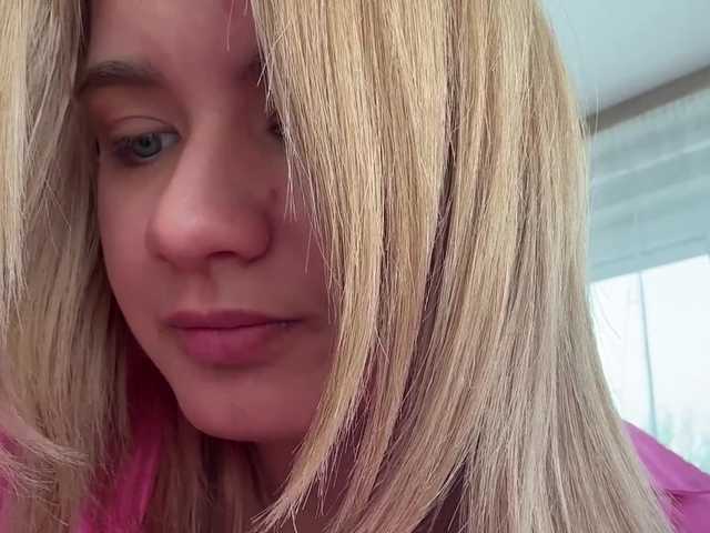 Kaderii1 — live female cam