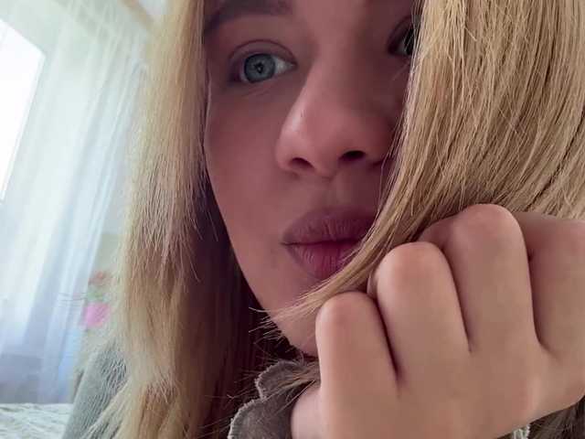Kaderii1 live cam on BongaCams
