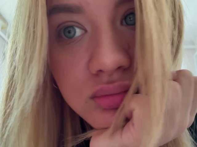 Kaderii1 live cam on BongaCams