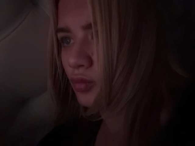 Kaderii1 live cam on BongaCams