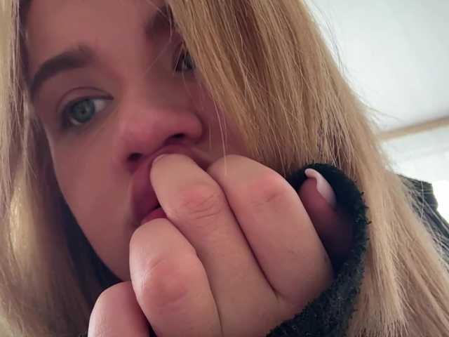 Kaderii1 live cam on BongaCams
