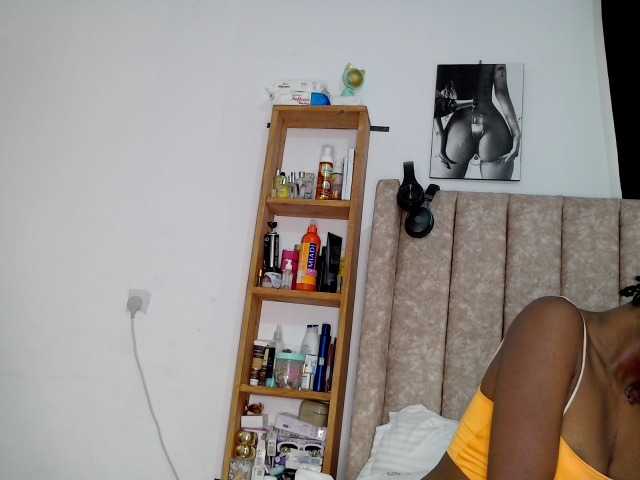 Creny live cam on BongaCams