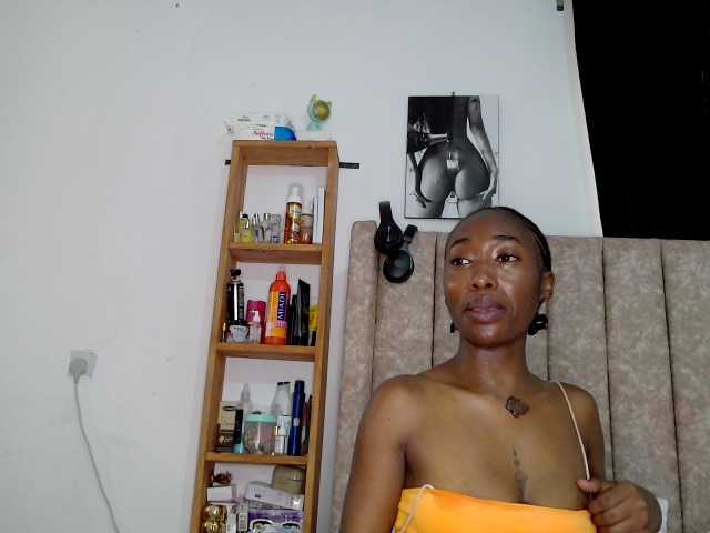 Creny live cam on BongaCams