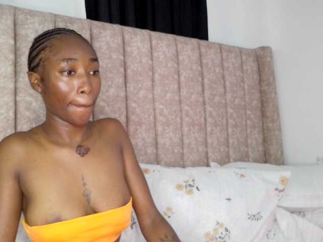 Creny live cam on BongaCams