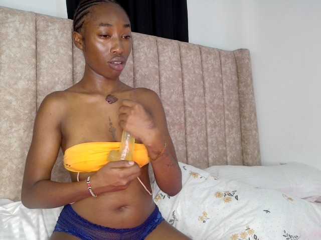 Creny live cam on BongaCams