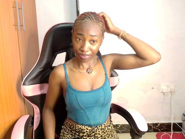 Creny live cam on BongaCams