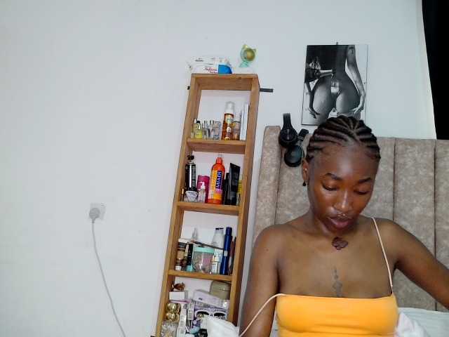 Creny live cam on BongaCams