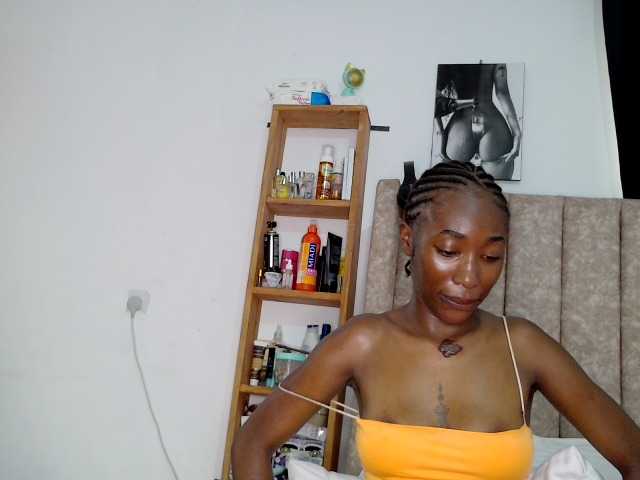 Creny live cam on BongaCams