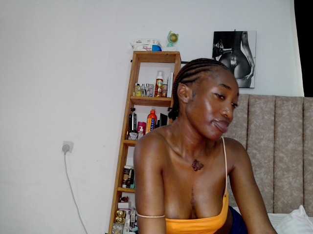 Creny live cam on BongaCams