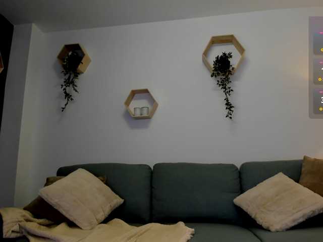naila18 live cam preview
