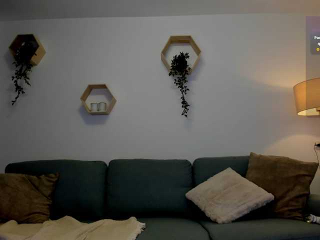 naila18 live cam preview