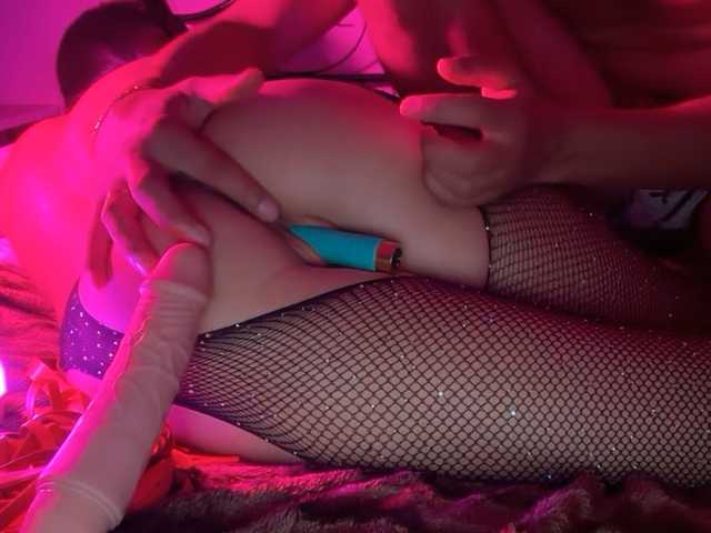 Strelitzia live cam on BongaCams