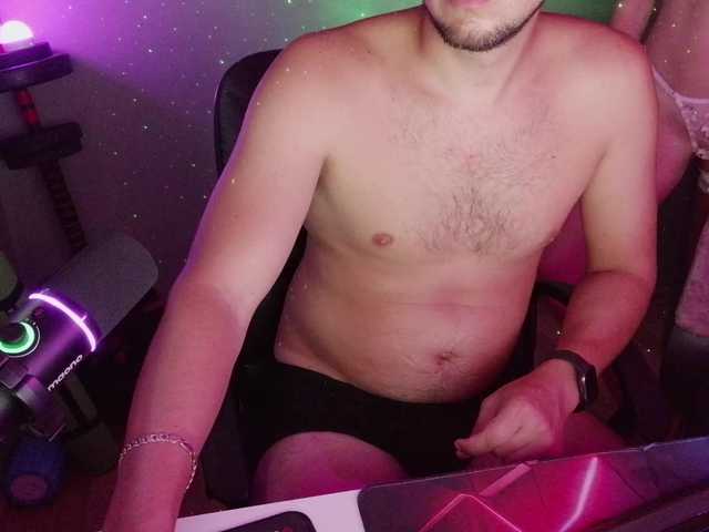 Strelitzia live cam on BongaCams