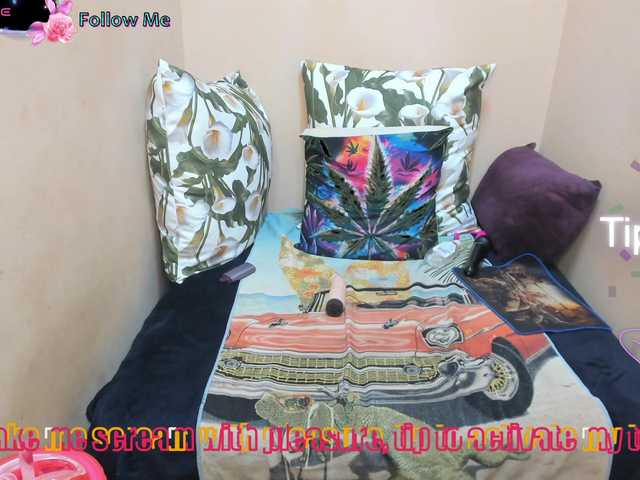CHERRYTEAZER live cam on BongaCams