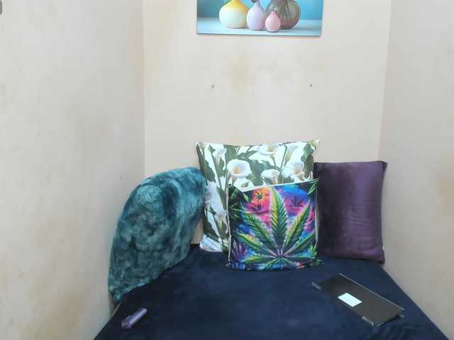 CHERRYTEAZER live cam on BongaCams
