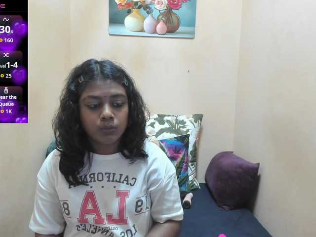 Chat with CHERRYTEAZER live cam