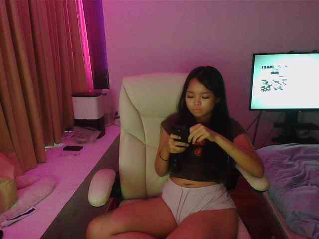TinyLittleLisa Live Webcam on BongaCams