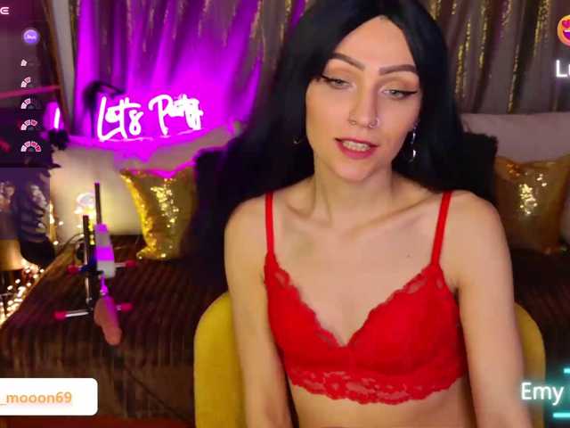 EmyMooon live cam on BongaCams