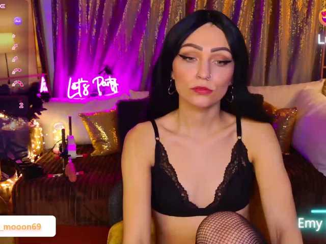 EmyMooon live cam on BongaCams