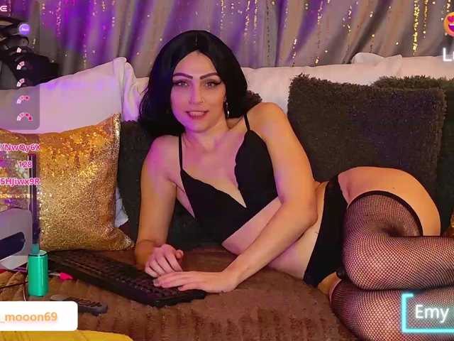 EmyMooon live cam on BongaCams