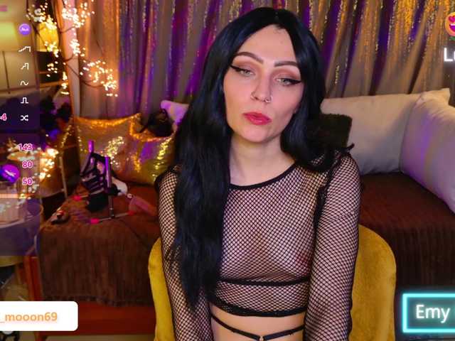 EmyMooon live cam on BongaCams