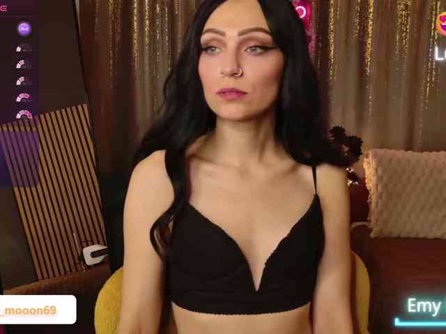EmyMooon webcam