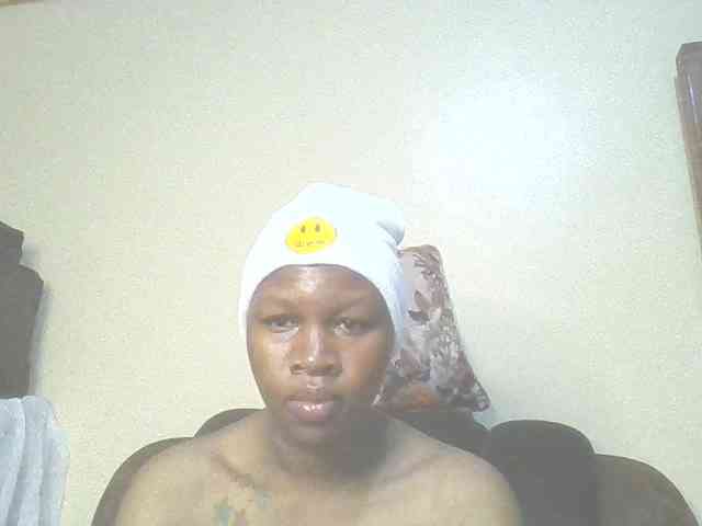 Hottiebony webcam