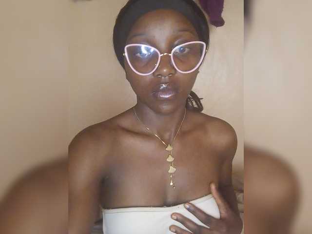 Amorbaby live cam on BongaCams