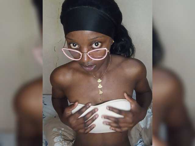 Amorbaby live cam on BongaCams
