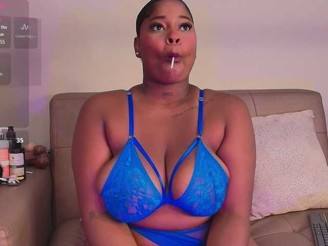 MegaCollins live cam on BongaCams