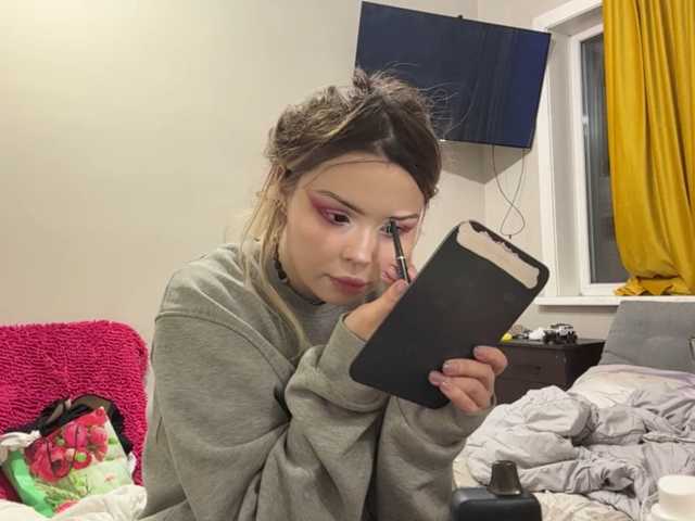 Miacusy, 19 y/o - Live Cam on BongaCams