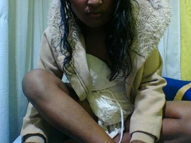 AZURAHRK live cam preview