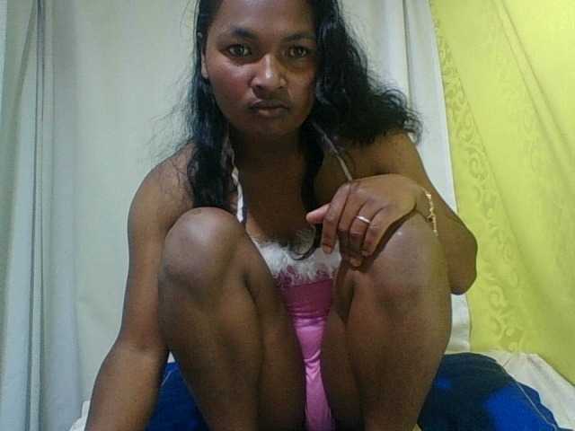 AZURAHRK webcam bongacams model stream image
