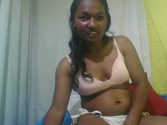 AZURAHRK live cam preview