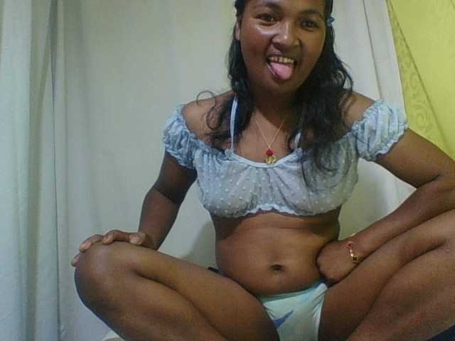 AZURAHRK webcam bongacams model stream image
