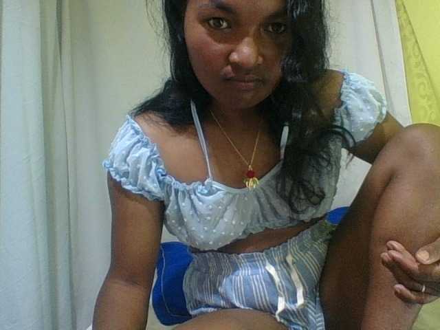 AZURAHRK webcam bongacams model stream image