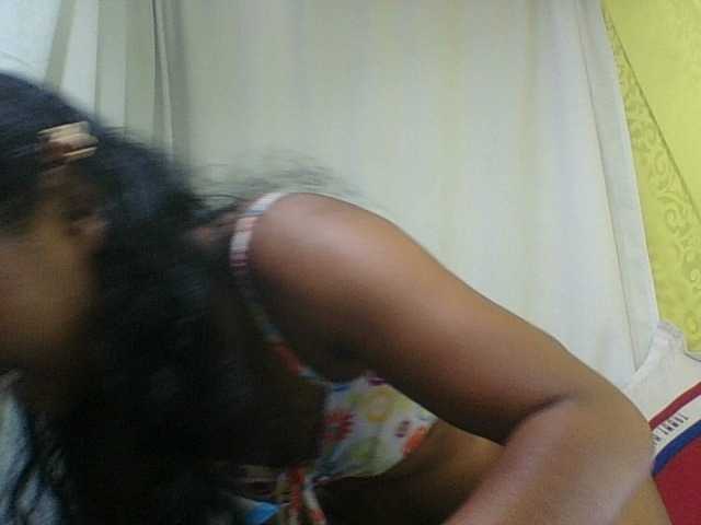 AZURAHRK webcam bongacams model stream image