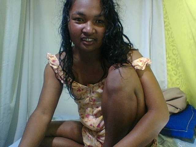 AZURAHRK live cam preview