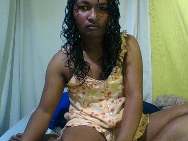 AZURAHRK live cam preview
