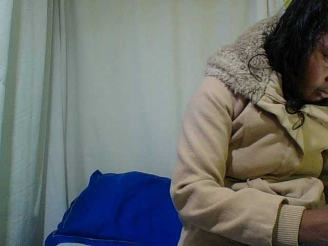 AZURAHRK live cam preview