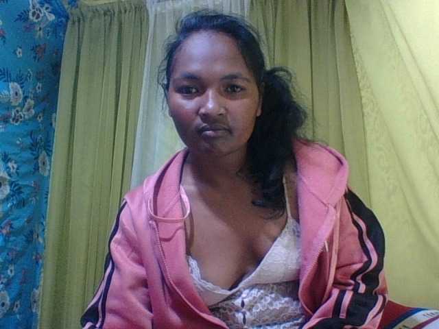 AZURAHRK live cam on BongaCams