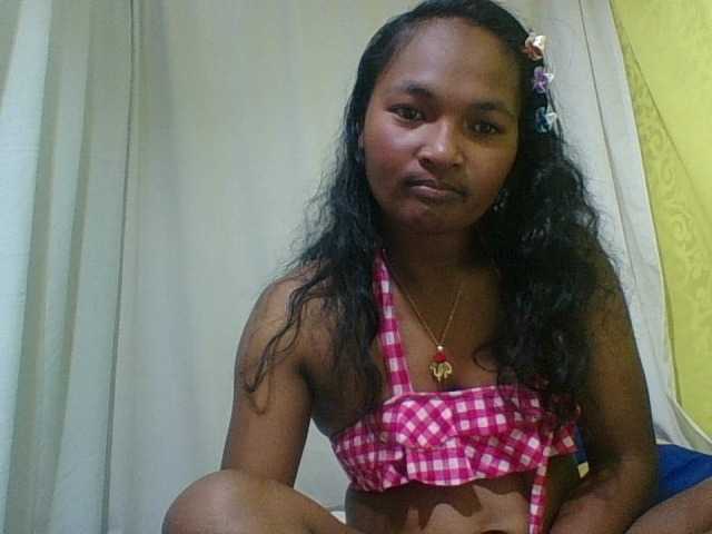 AZURAHRK webcam bongacams model stream image