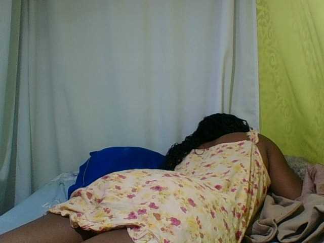 AZURAHRK live cam preview