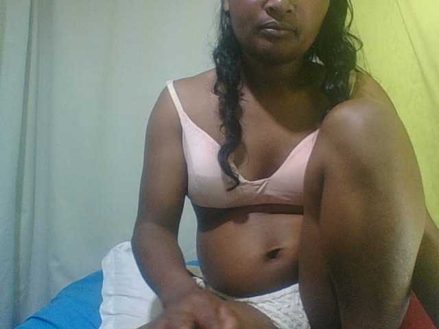AZURAHRK webcam bongacams model stream image