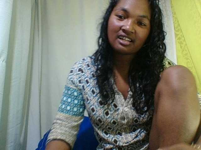 AZURAHRK live cam preview