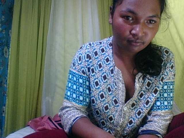 AZURAHRK live cam on BongaCams