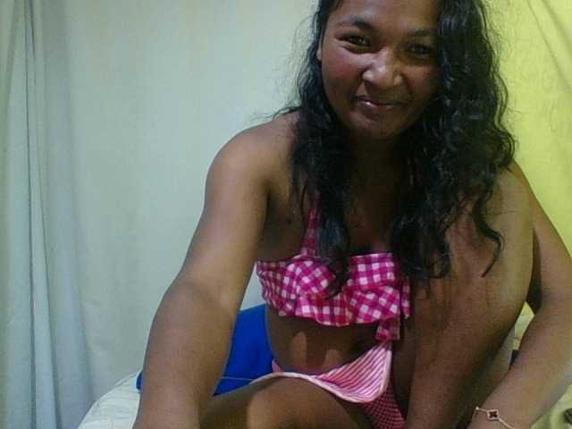 AZURAHRK webcam bongacams model stream image