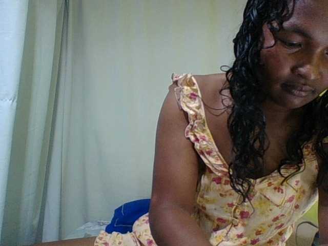 AZURAHRK live cam preview